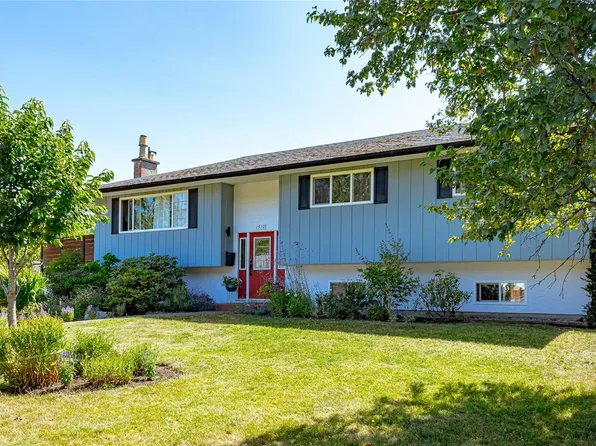 1510 Edgemont Rd, Saanich, BC V8N 4P9