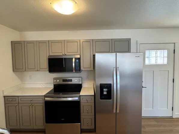 16840 Park Place St, Eagle River, AK