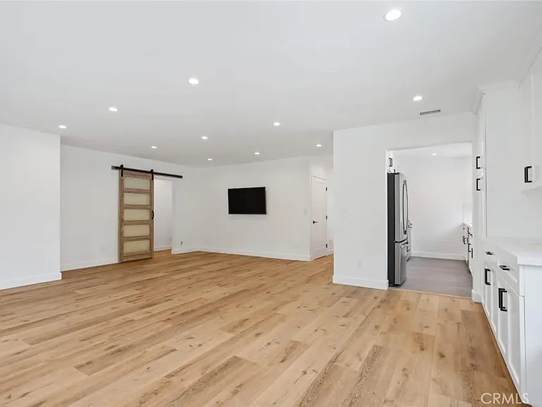 6942 Wystone Ave — Photo 3