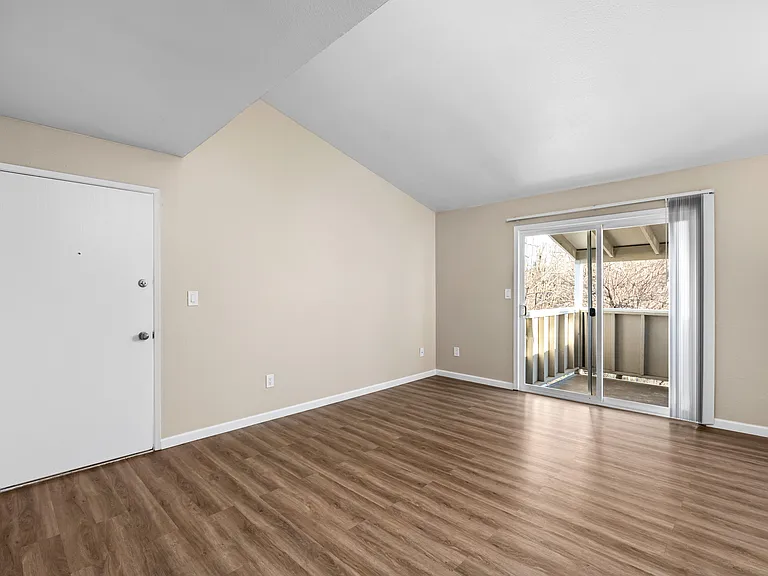 Menlo Pointe — Photo 46