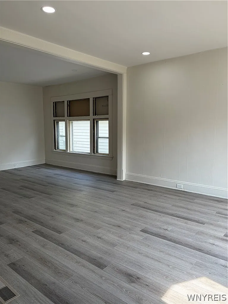 3 bed, 1.0 bath, 1164 sqft, $1,500 — Photo 4