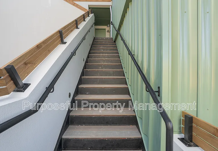 934 Hangar Dr #6 — Photo 3