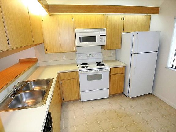 4th image of 801 Seafarer Cir APT 503