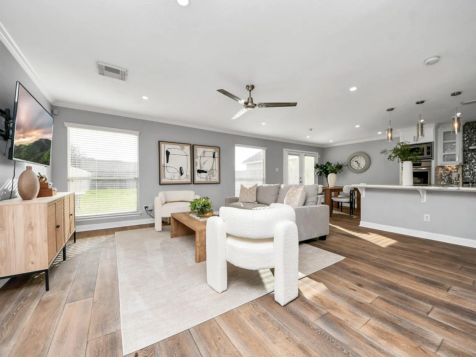 3 bed, 2.5 bath, 1586 sqft, $2,450 — Photo 3
