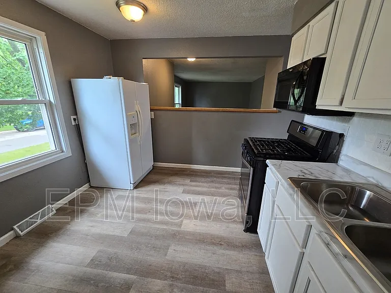 1242 Edgewood Dr — Photo 24