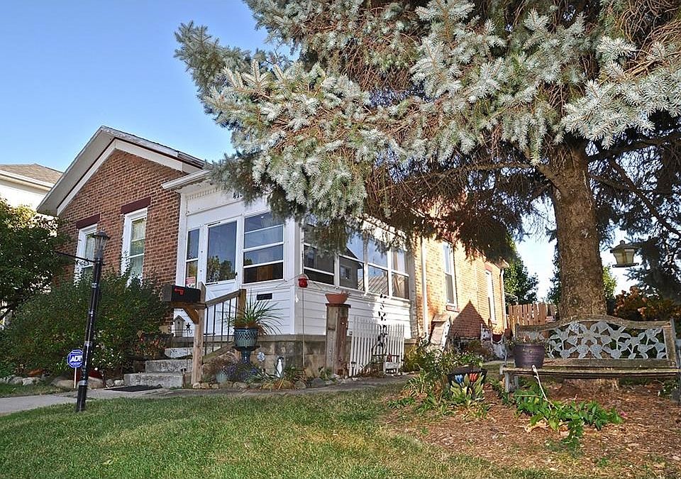 2nd image of 415 E 4th St