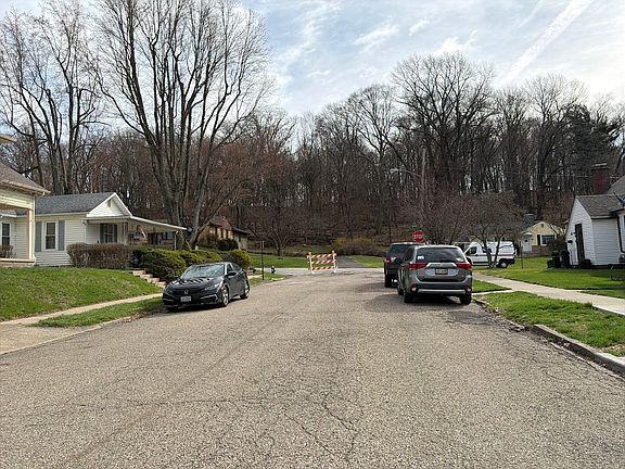 4th image of 114 Marks Ave