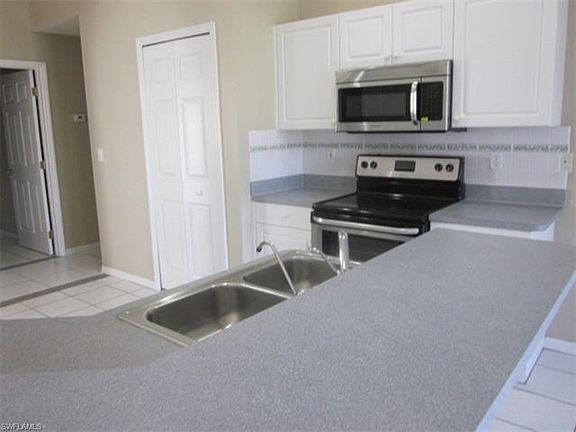 5th image of 3748 SW 10th Pl