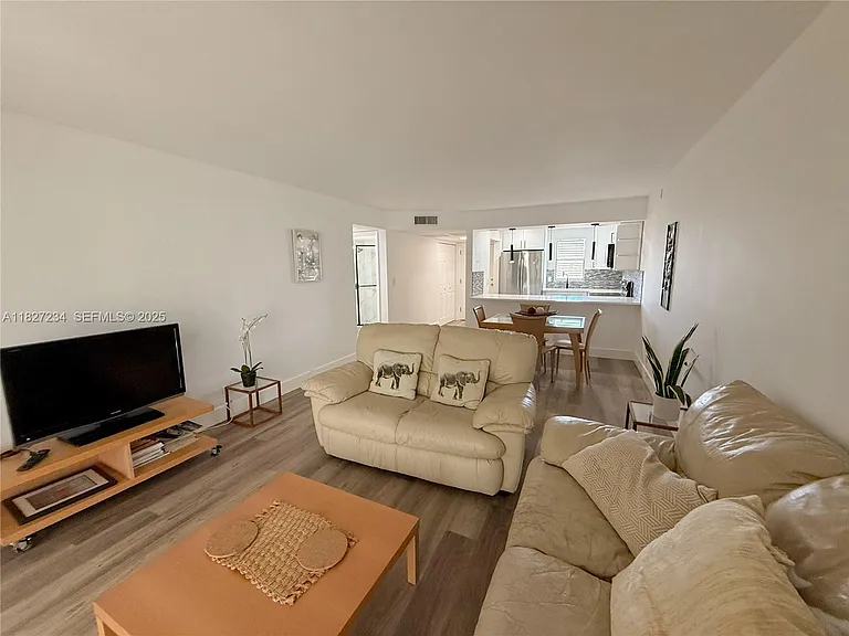 9355 SW 8th St #402 — Photo 24