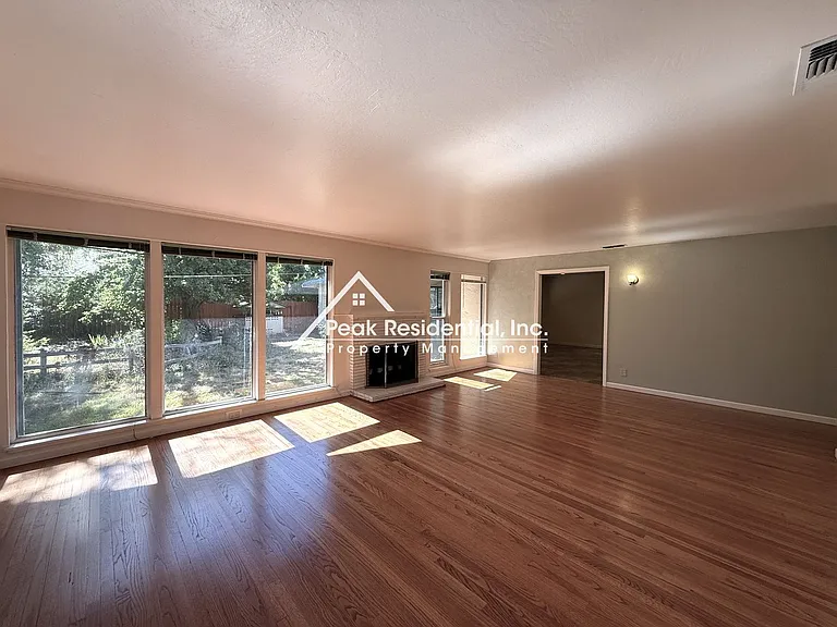 4301 Cottage Way — Photo 8