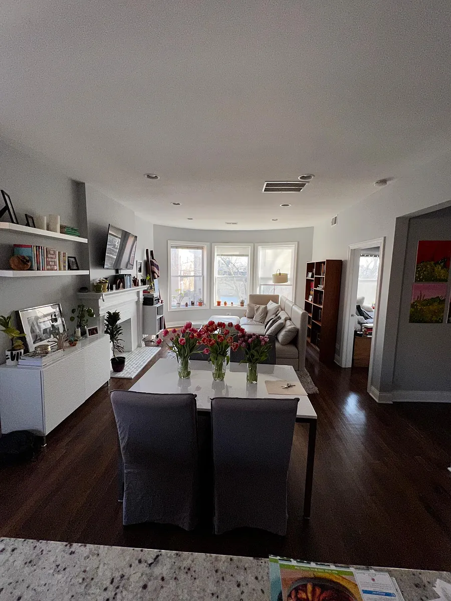 Building Photo - 1240 W Carmen Ave #2