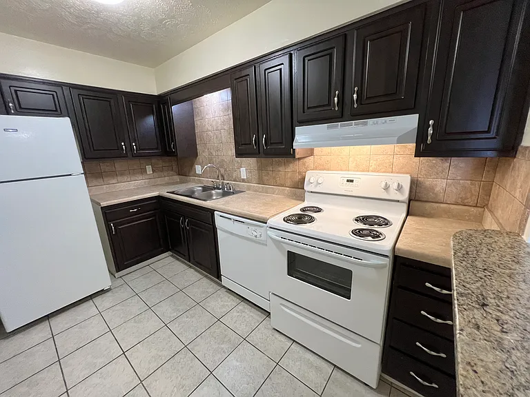 Countrybrook Apartments — Photo 37