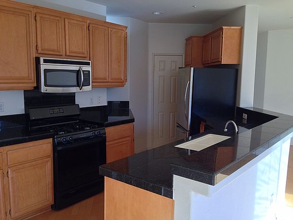 Kitchen & Bar