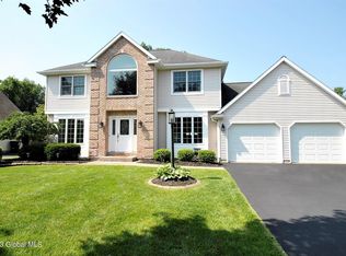 38 Dogwood Ln, Loudonville, NY 12211