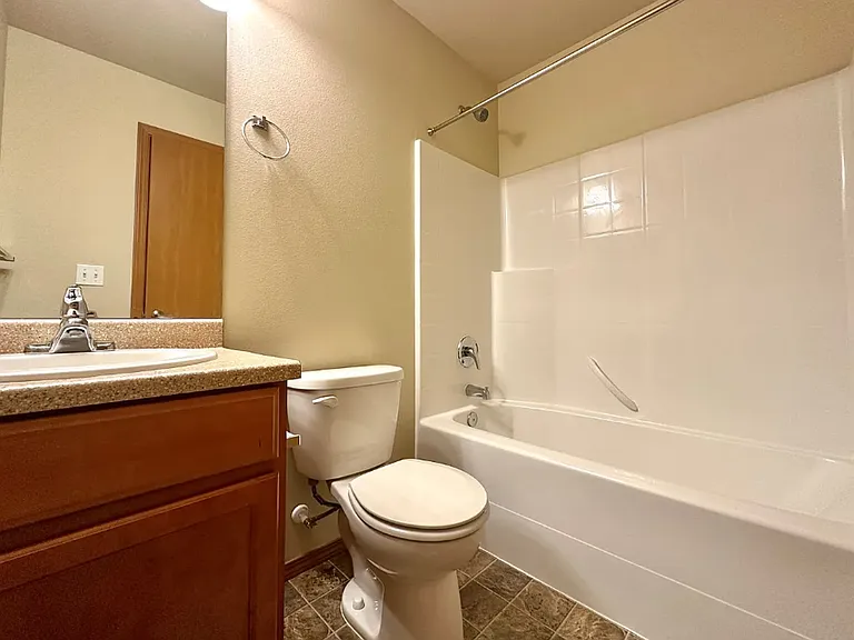 DubSea Apartments — Photo 16