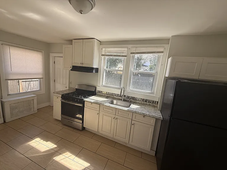 251 Euclid Ave — Photo 9