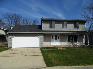 104 Joslyn Dr, Elgin, IL 60120