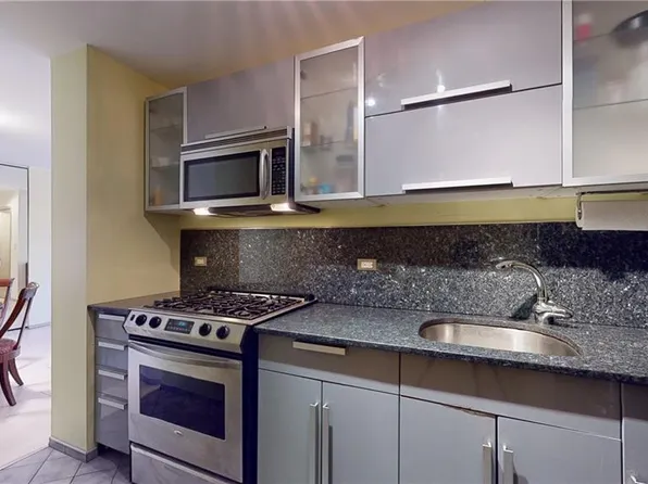 35 Seacoast Ter APT 4E, Brooklyn, NY 11235