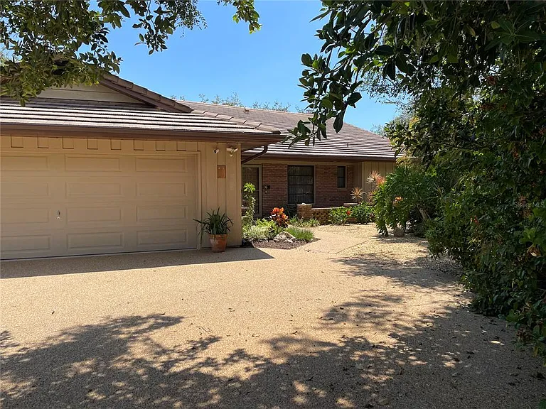 421 Waterside Ln — Photo 41