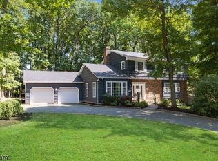 1 White Oak Rd, Roseland, NJ 07068