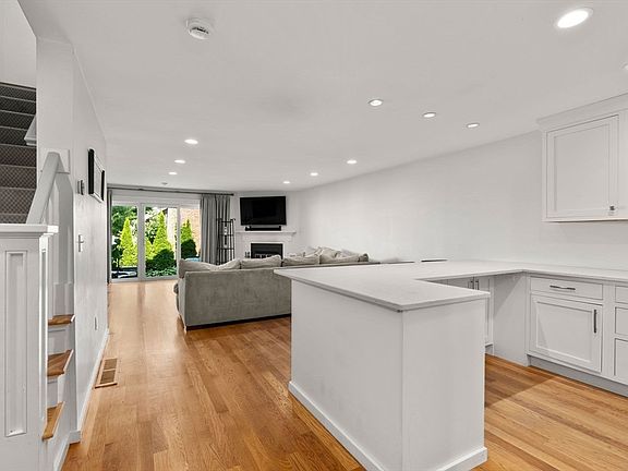4th image of 26 Denmark Ln #26