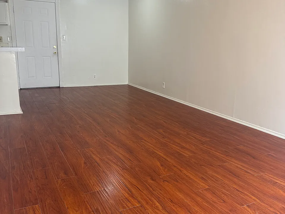 1025 N Mariposa Ave #9