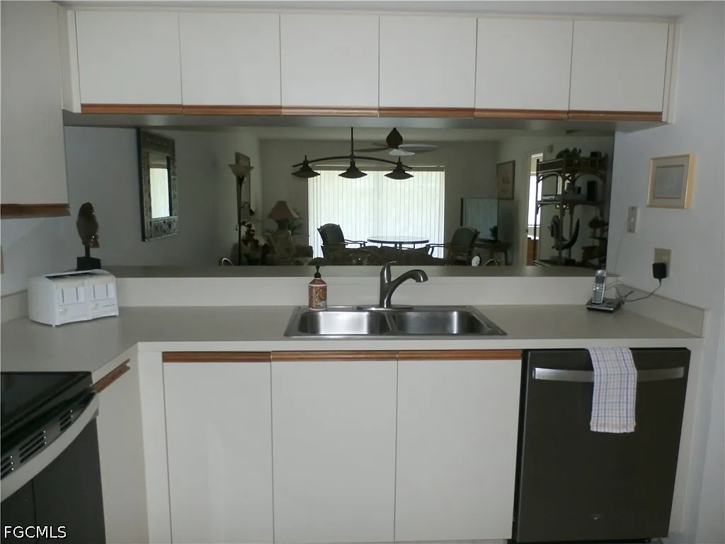 2 bed, 2.0 bath, 1283 sqft, $4,800 — Photo 3