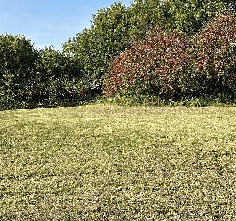 2nd image of 793-795 FAIRWAY DRIVE