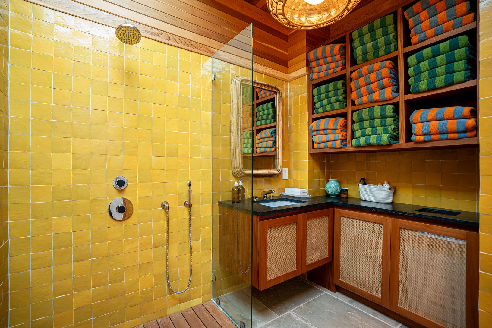  Poolside Changing Room and Bath