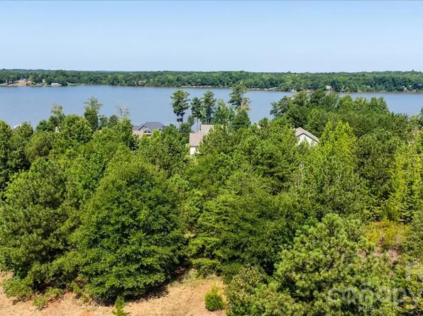 11222 Island View Ln, Lancaster, SC 29720