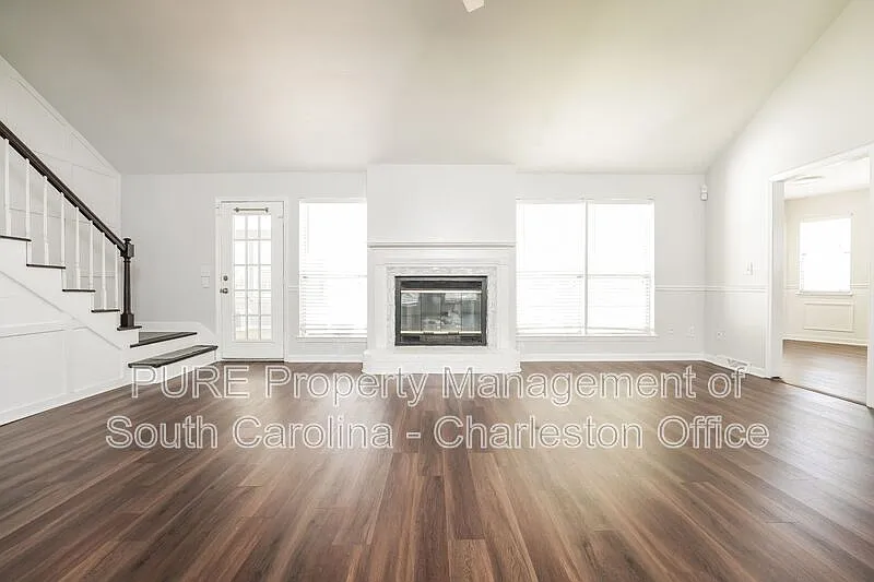 3 bed, 2.0 bath, 2650 sqft, $2,399 — Photo 4
