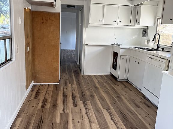 3rd image of 316 SW Baseline St