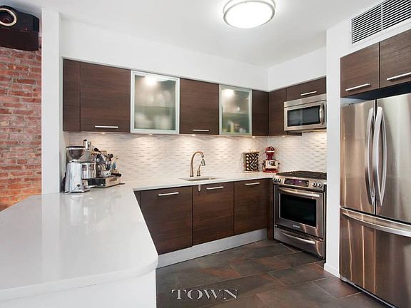 3rd image of 532 Laguardia Pl APT 5