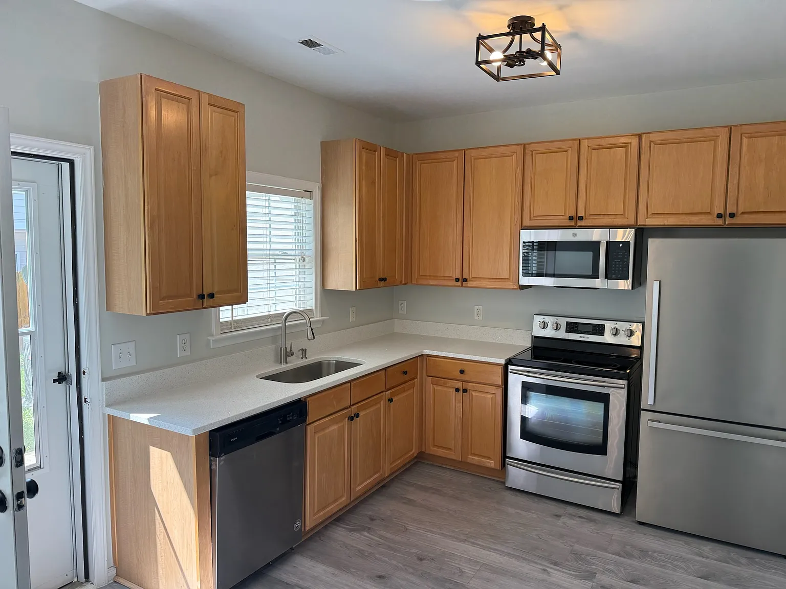 2 bed, 1140 sqft, $1,500 — Photo 2