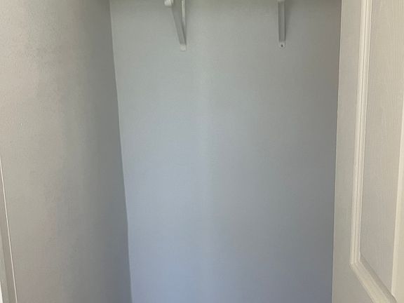4th image of 977 McLaughlin St