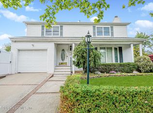 284 Todt Hill Rd, Staten Island, NY 10314