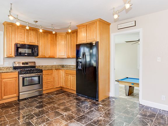 5th image of 129 Lynn Dr