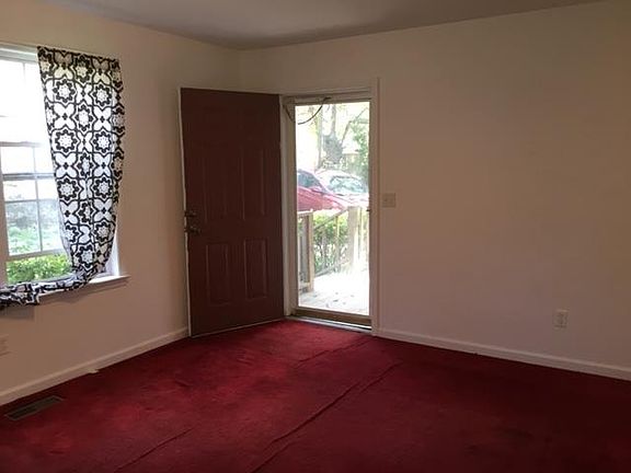 3rd image of 114 Coffey St