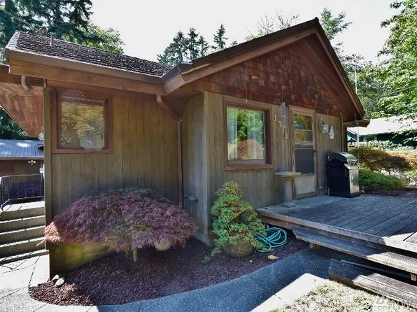 1711 Jacobsen Blvd, Bremerton, WA 98310