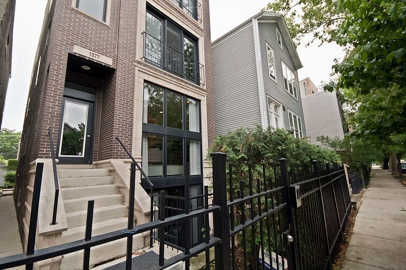 1st image of 1077 N Hermitage Ave #1