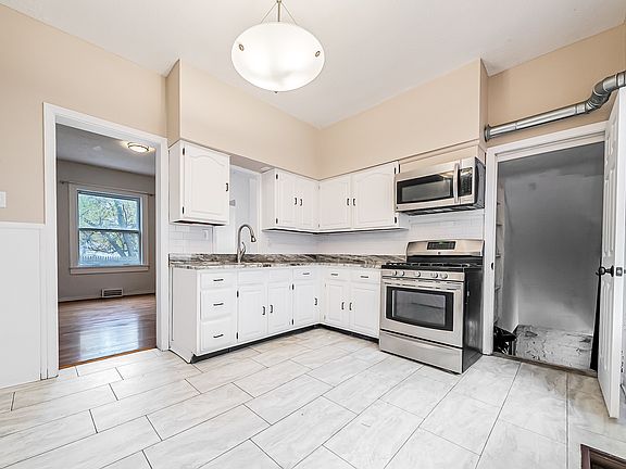 5th image of 1453 W 101st St