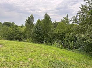 Hithergreen Dr, Lansing, KS 66043