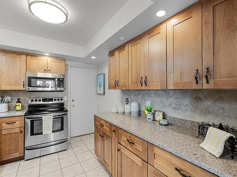 17400 Gulf Blvd #J7 — Photo 6
