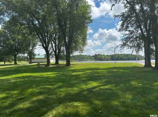106 Mason St, Tovey, IL 62570