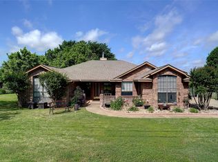 402 Kevin Miller Rd, Kennedale, TX 76060