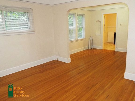 2nd image of 2215 University Ave NE