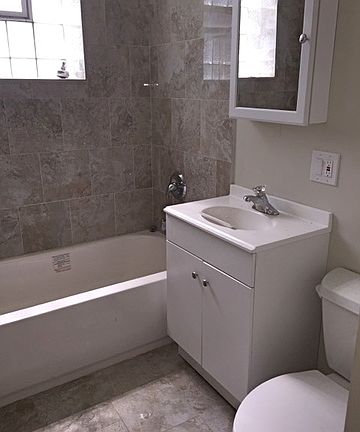 3rd image of 5931 S Calumet Ave APT 3
