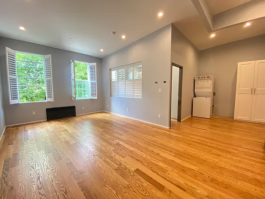 Rented by The InHouse Group | media 11