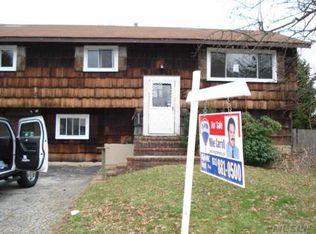 83 Wright Ave, Deer Park, NY 11729