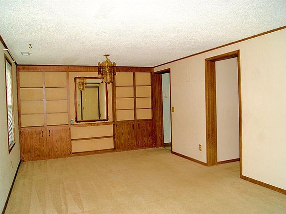 3rd image of 5060 Queenswood Ct